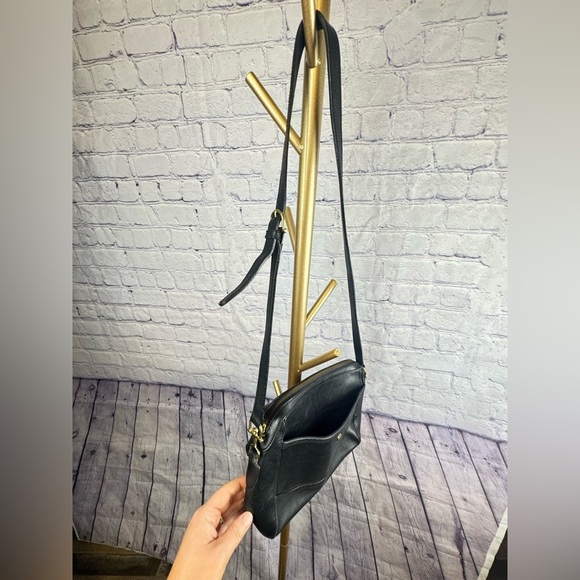 Etienne Aigner vintage black leather purse with gold accents - Picture 8 of 11